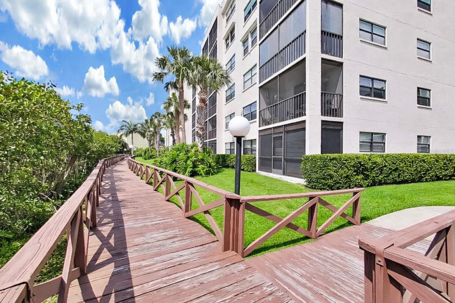 Image 94 of 100 For 1316 Pasadena Avenue S 407