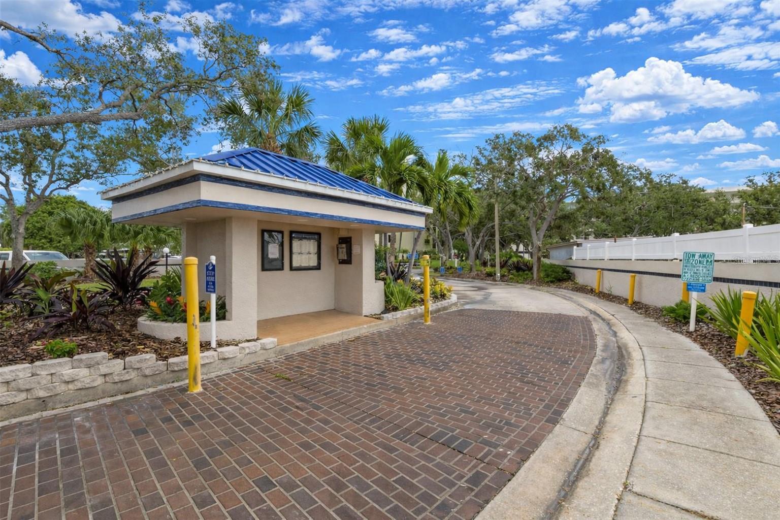 Image 98 of 100 For 1316 Pasadena Avenue S 407