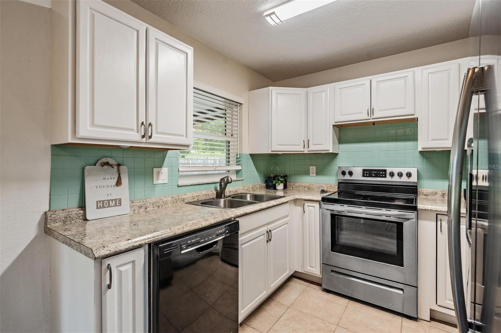 Listing photo id 11 for 13929 Pathfinder Drive