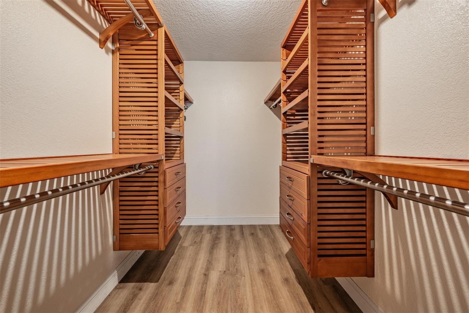 Listing photo id 14 for 13929 Pathfinder Drive