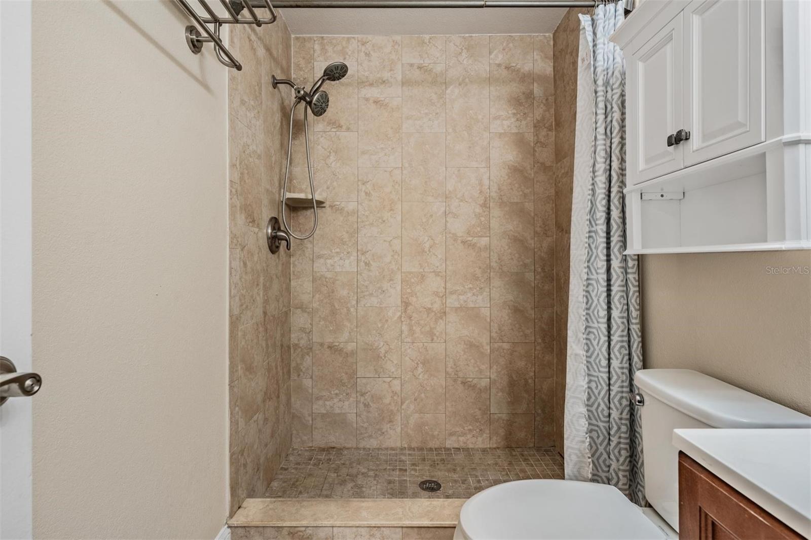 Listing photo id 16 for 13929 Pathfinder Drive