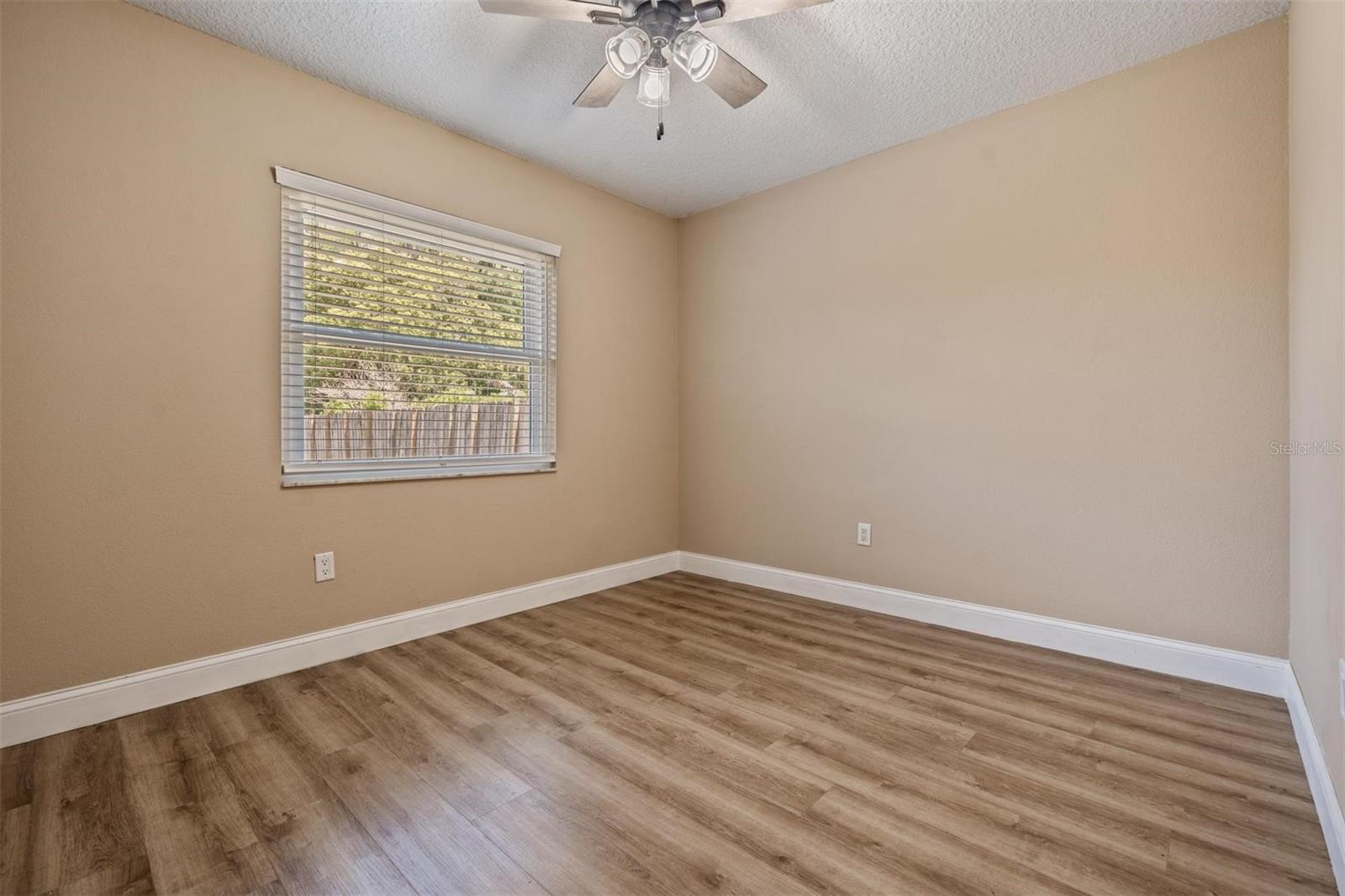 Listing photo id 17 for 13929 Pathfinder Drive