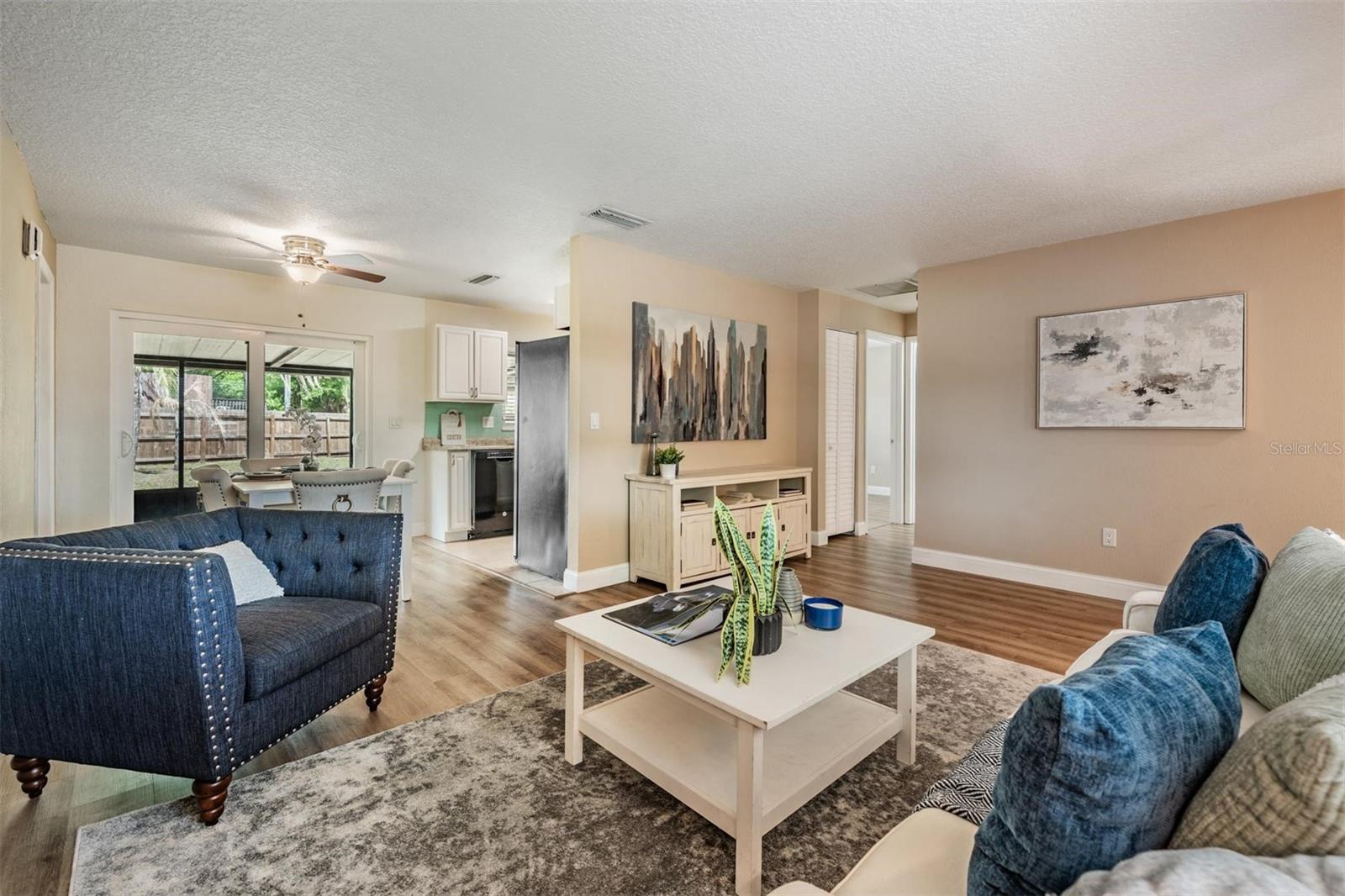 Listing photo id 1 for 13929 Pathfinder Drive