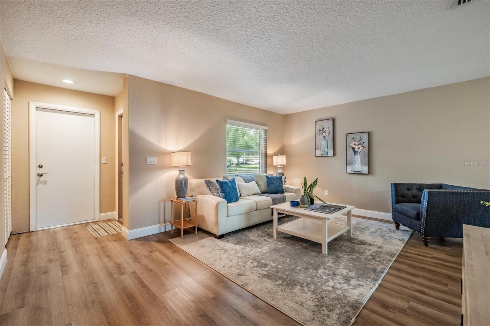 Listing photo id 2 for 13929 Pathfinder Drive