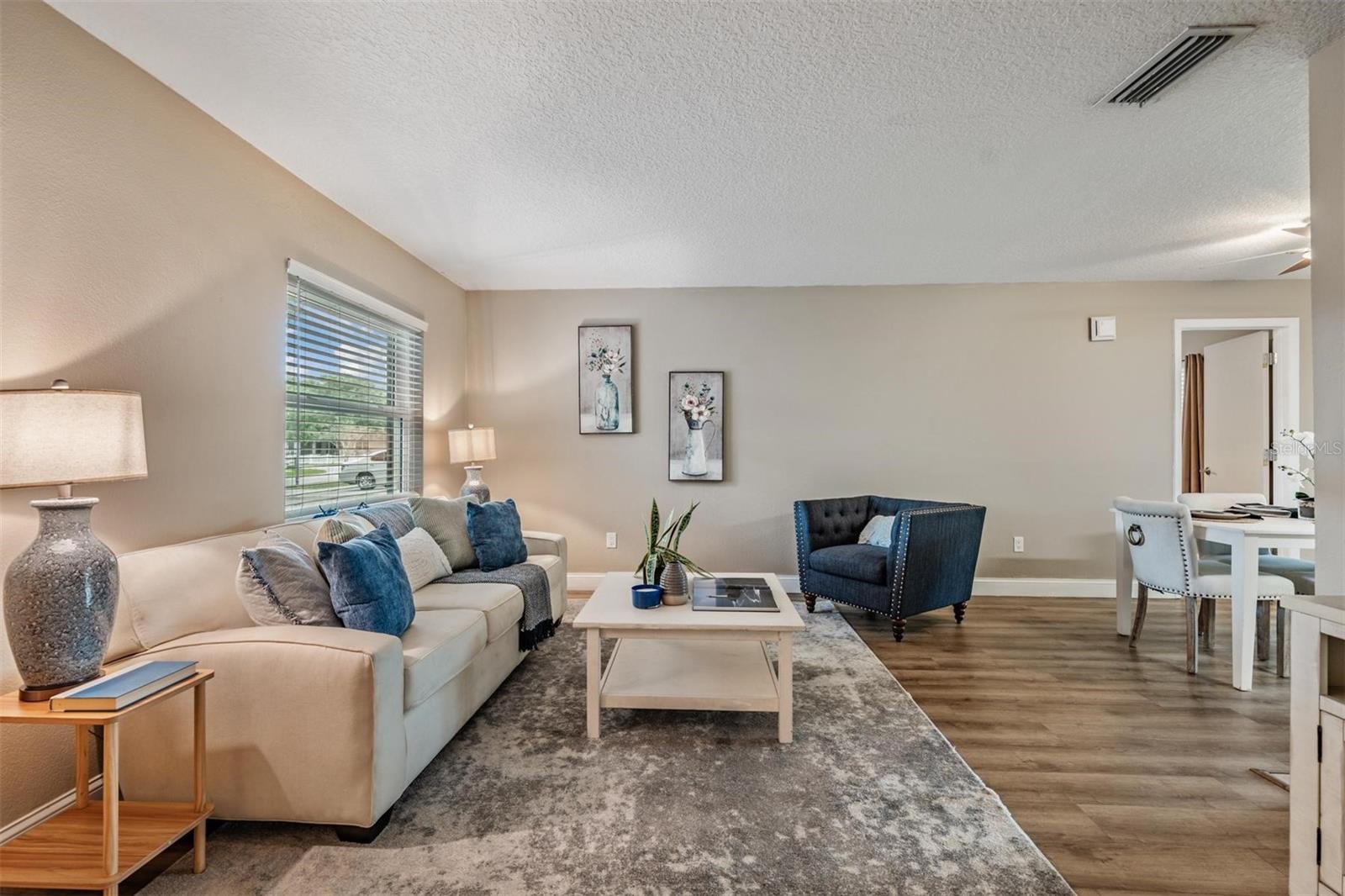 Listing photo id 3 for 13929 Pathfinder Drive