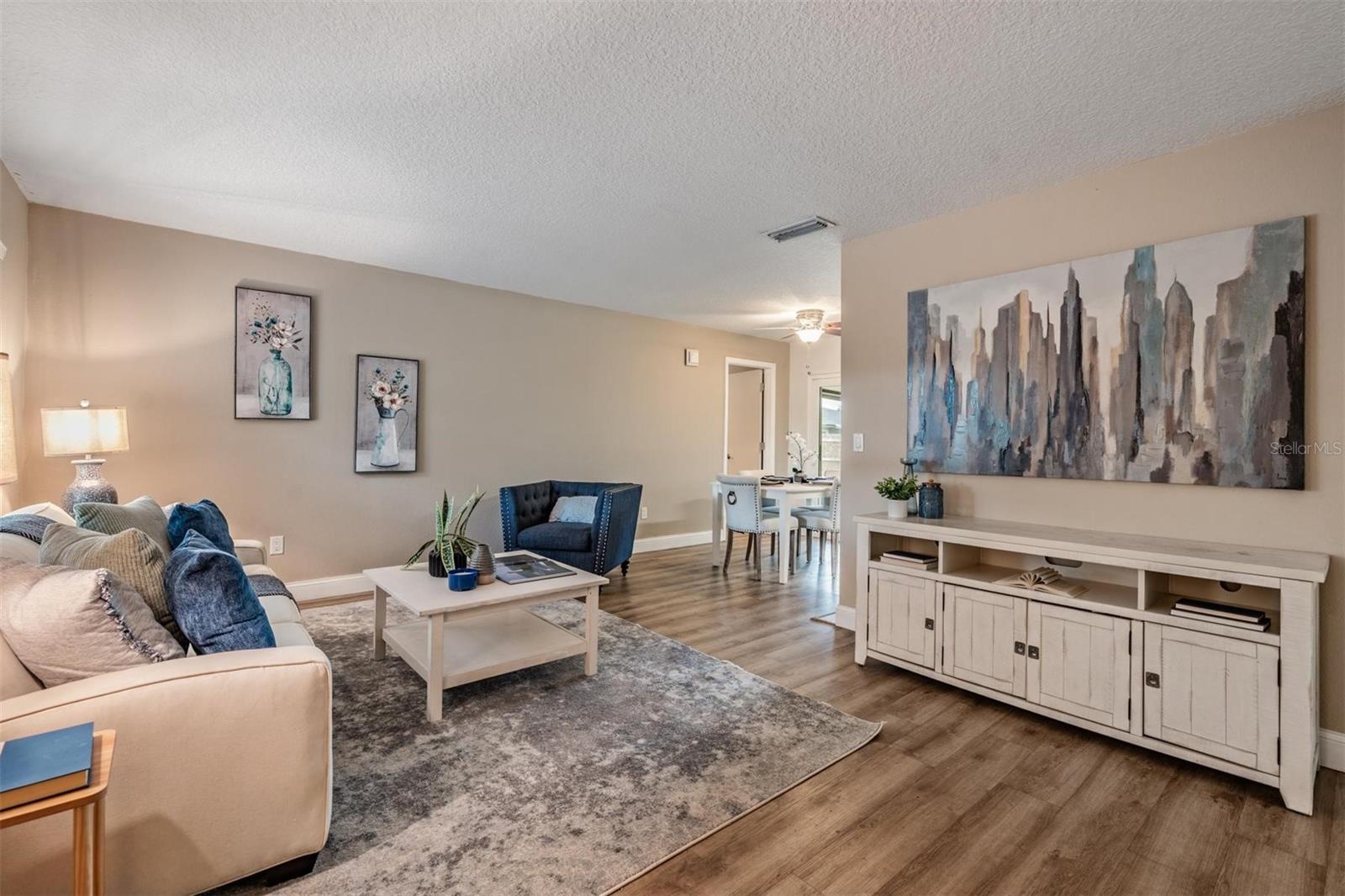 Listing photo id 4 for 13929 Pathfinder Drive