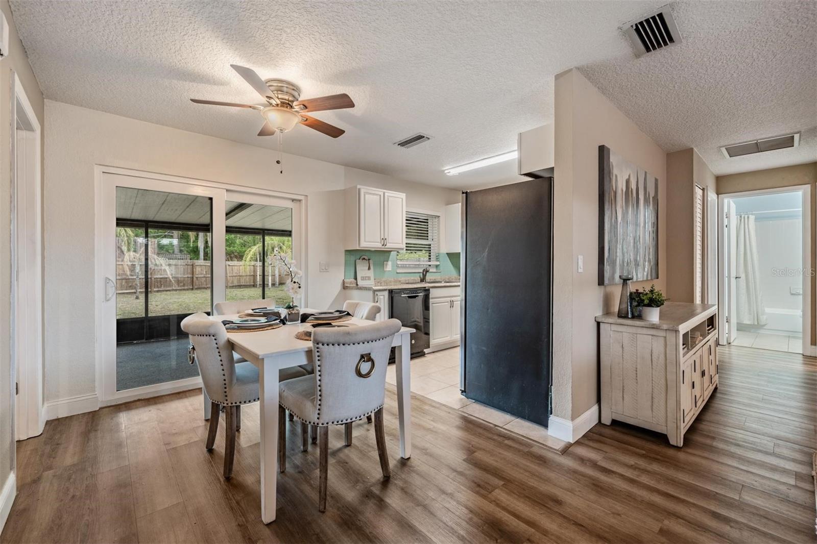 Listing photo id 5 for 13929 Pathfinder Drive