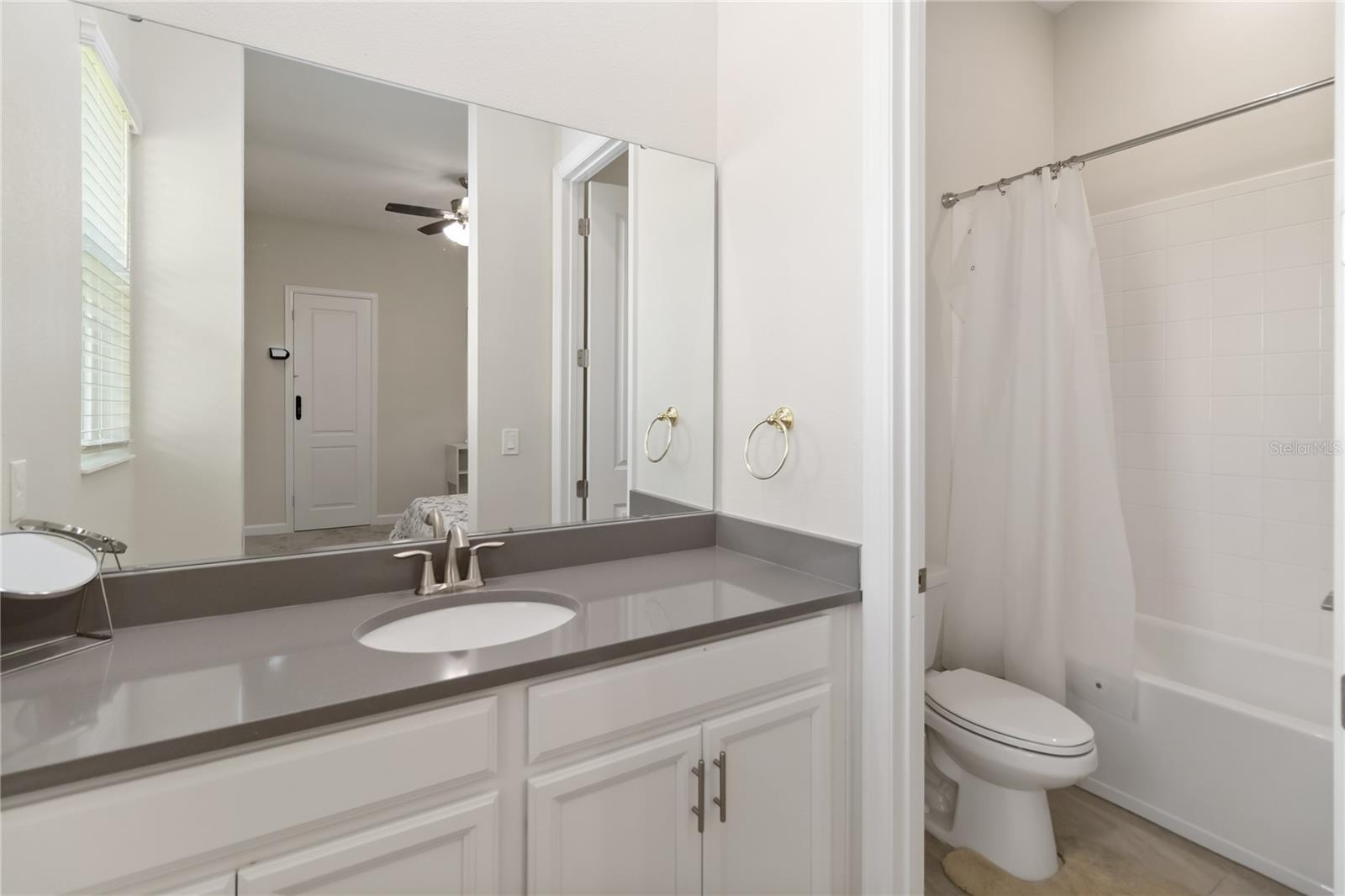 Listing photo id 25 for 5157 Kingwell Circle