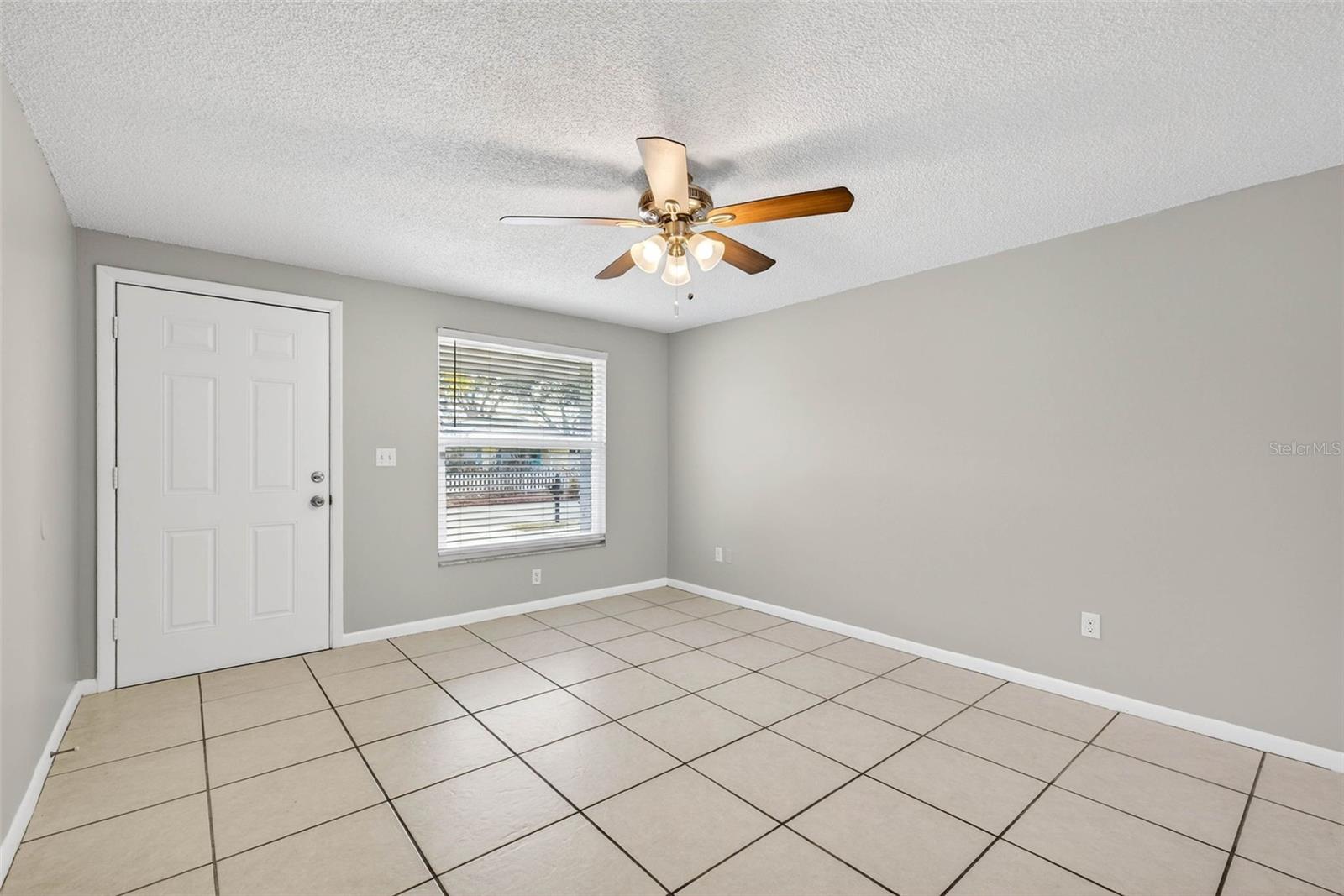 Image 5 of 35 For 2206 Selkirk Street