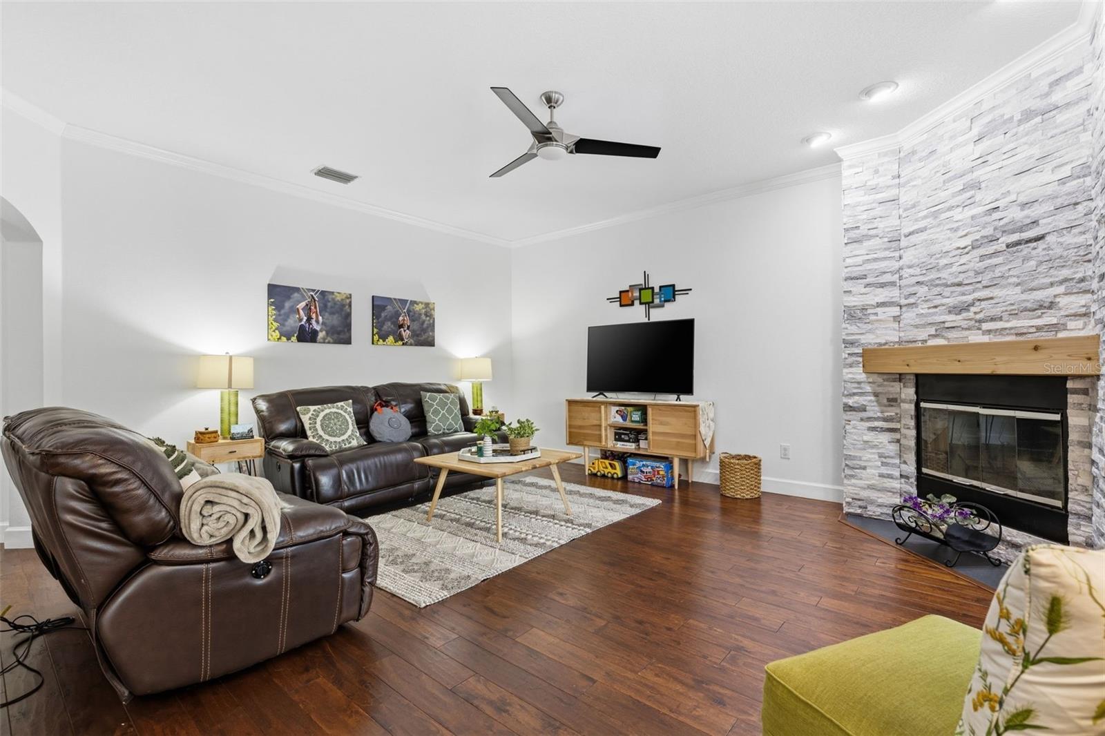 Image 10 of 51 For 19408 Sandy Springs Circle