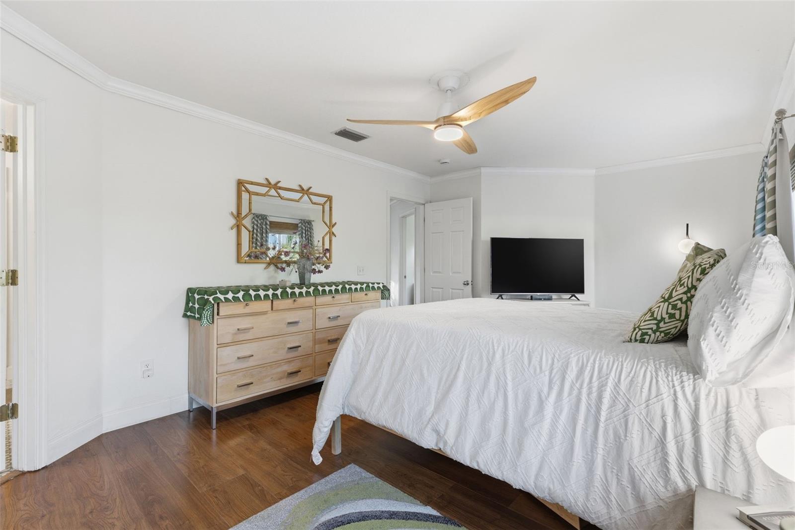 Image 16 of 51 For 19408 Sandy Springs Circle