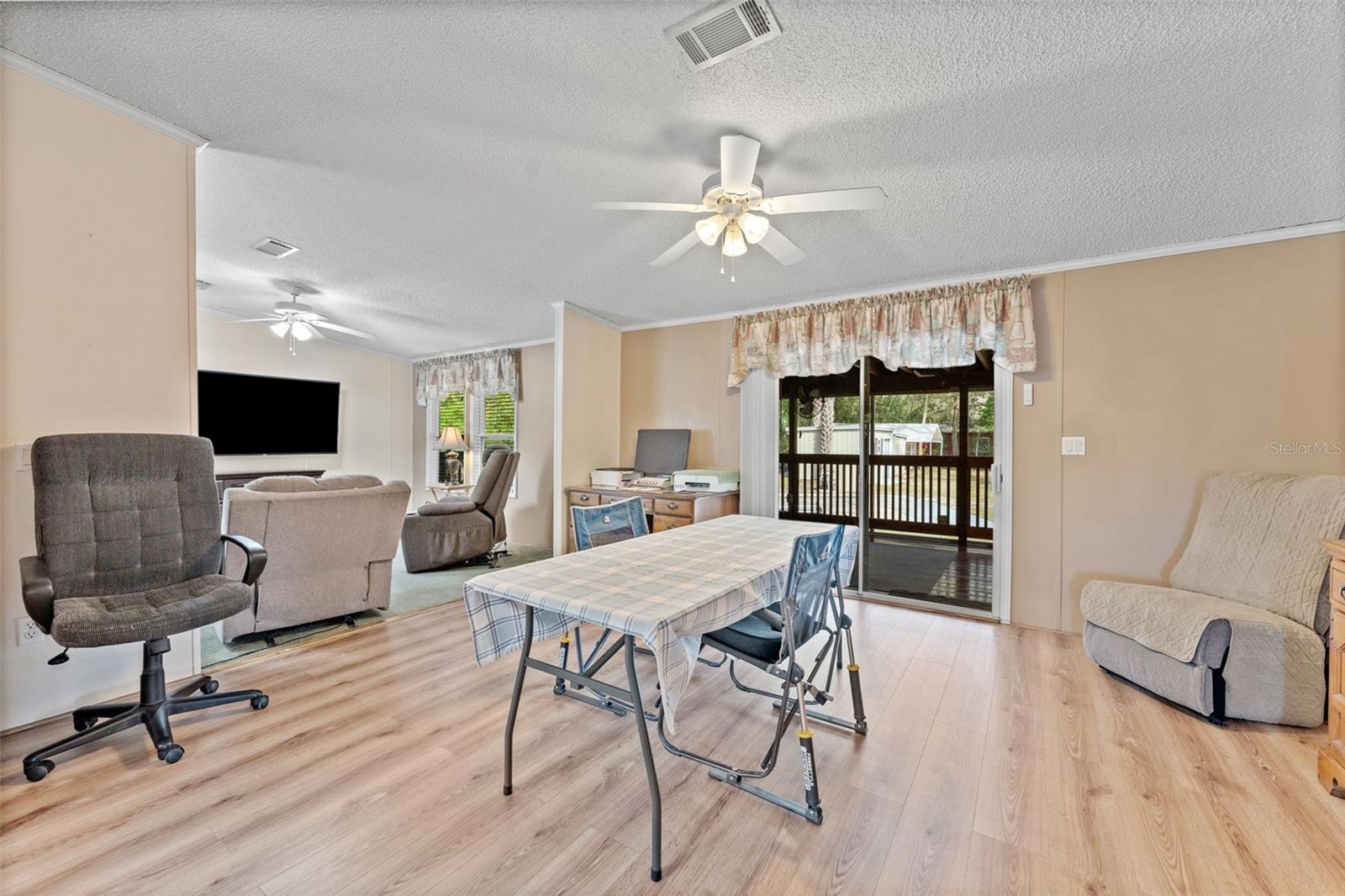 Image 16 of 54 For 9633 Jim Street