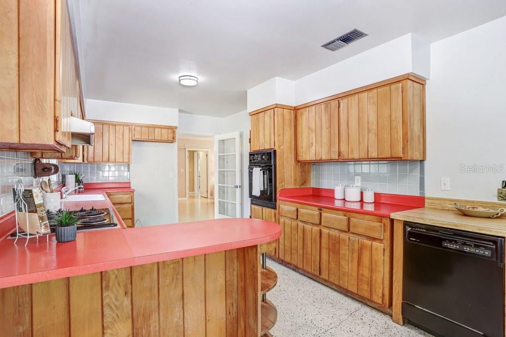 Image 10 of 39 For 1600 Pinewood Drive