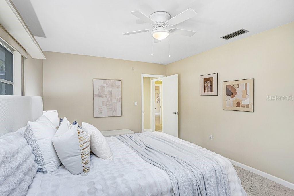 Image 15 of 39 For 1600 Pinewood Drive