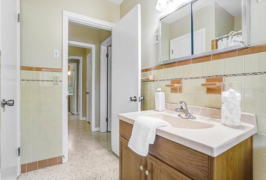 Image 16 of 39 For 1600 Pinewood Drive