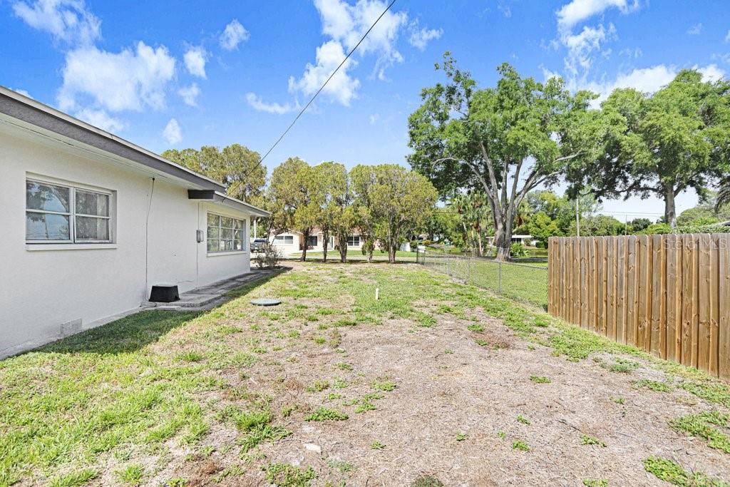 Image 25 of 39 For 1600 Pinewood Drive