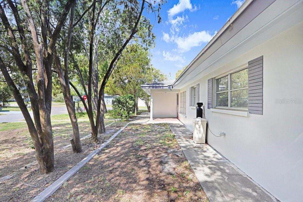 Image 32 of 39 For 1600 Pinewood Drive