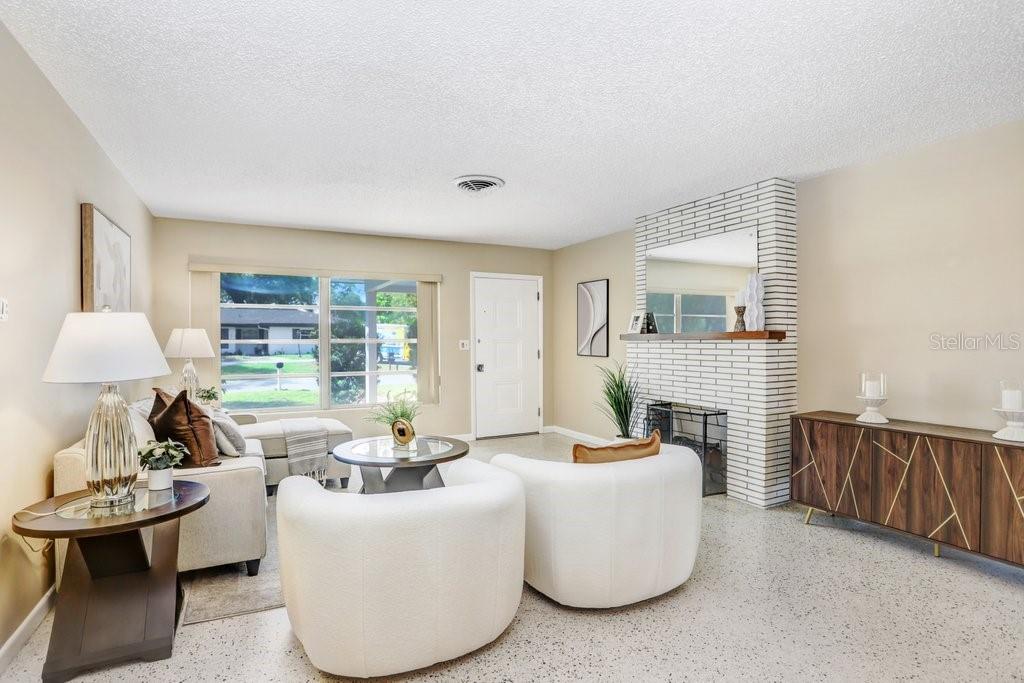 Image 5 of 39 For 1600 Pinewood Drive