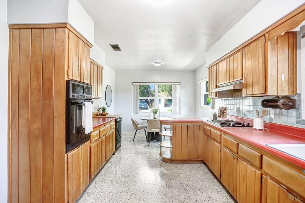 Image 9 of 39 For 1600 Pinewood Drive