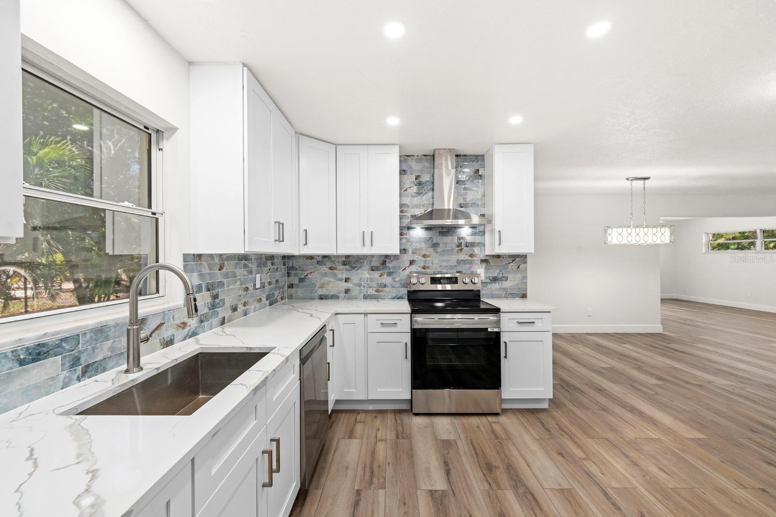 Image 10 of 35 For 4540 Bayshore Boulevard Ne