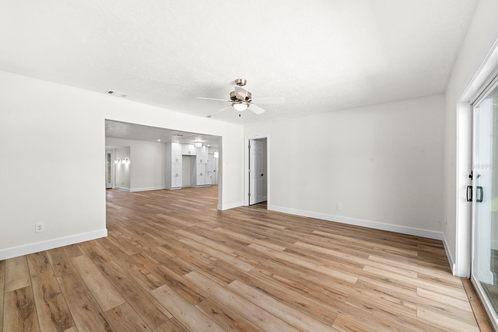 Image 14 of 35 For 4540 Bayshore Boulevard Ne