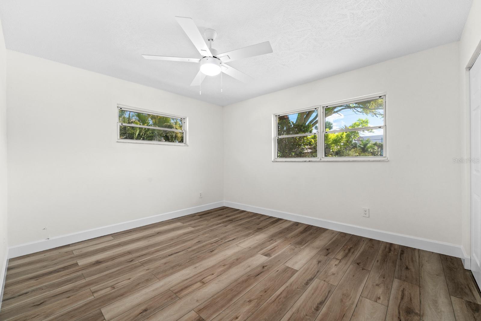 Image 20 of 35 For 4540 Bayshore Boulevard Ne