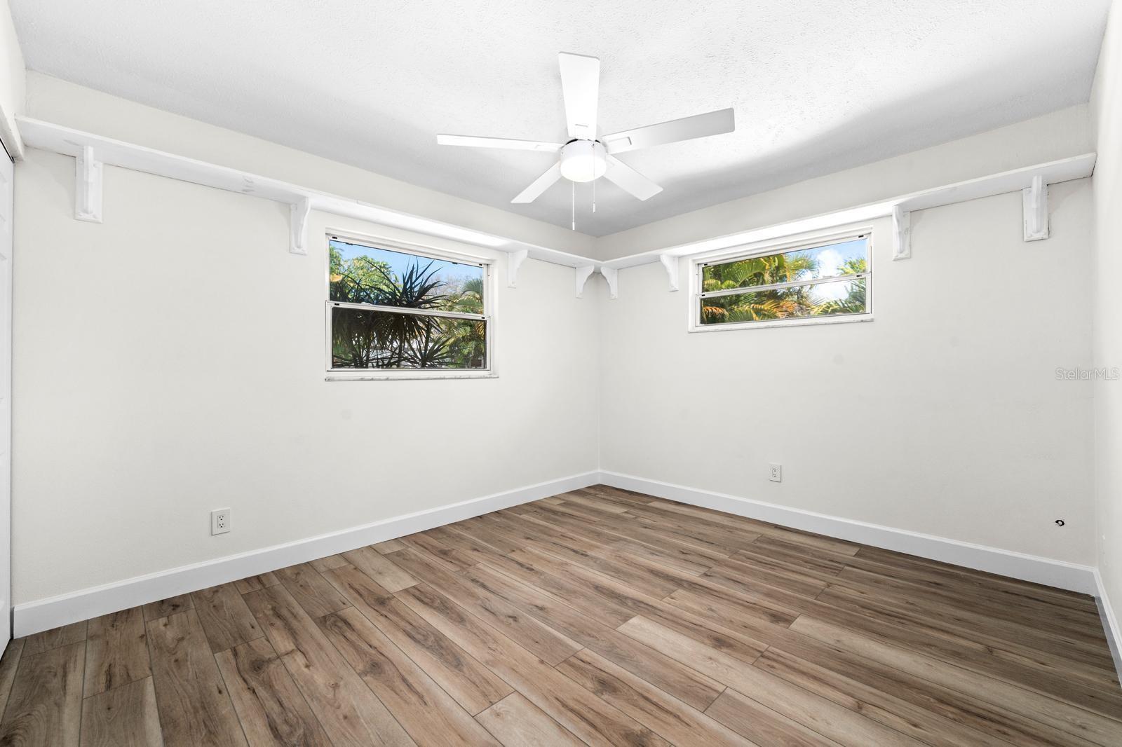 Image 22 of 35 For 4540 Bayshore Boulevard Ne