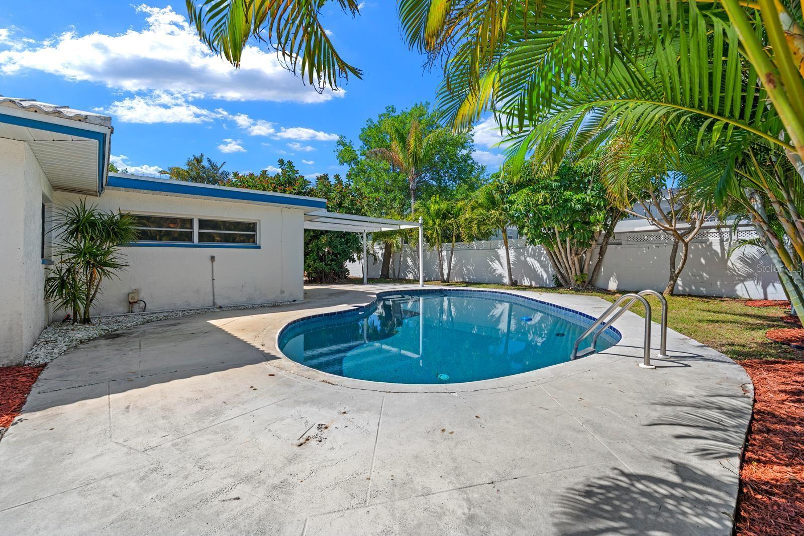 Image 24 of 35 For 4540 Bayshore Boulevard Ne