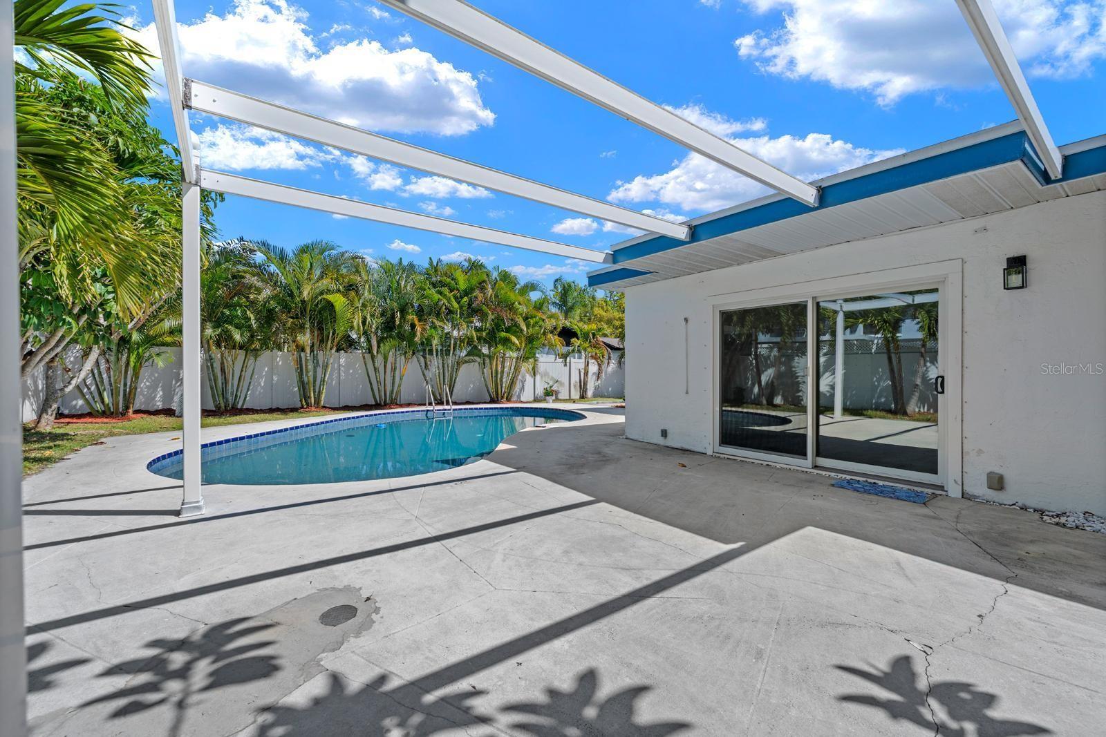 Image 26 of 35 For 4540 Bayshore Boulevard Ne