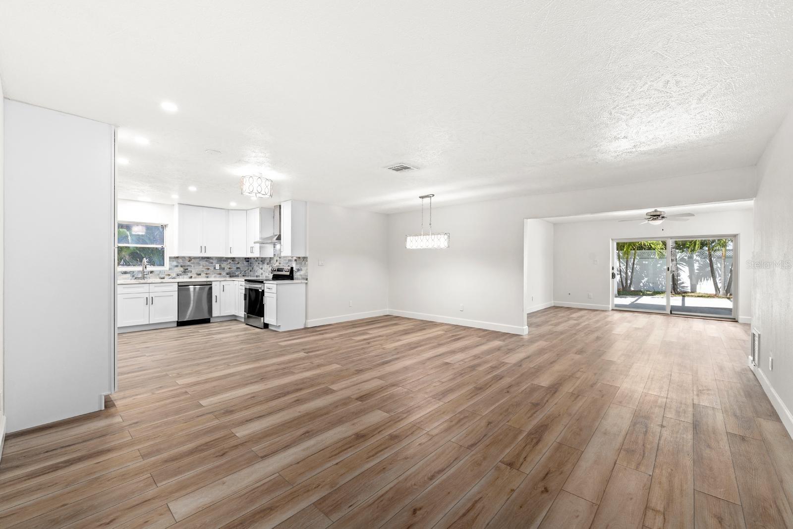 Image 4 of 35 For 4540 Bayshore Boulevard Ne