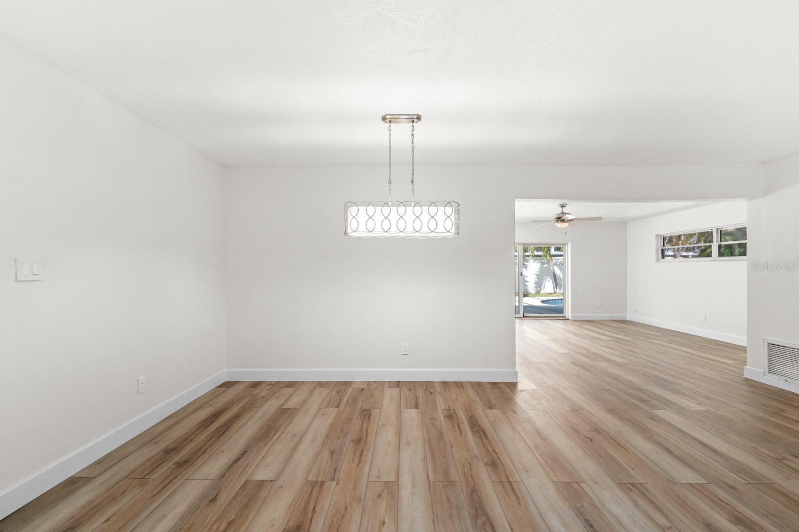 Image 7 of 35 For 4540 Bayshore Boulevard Ne