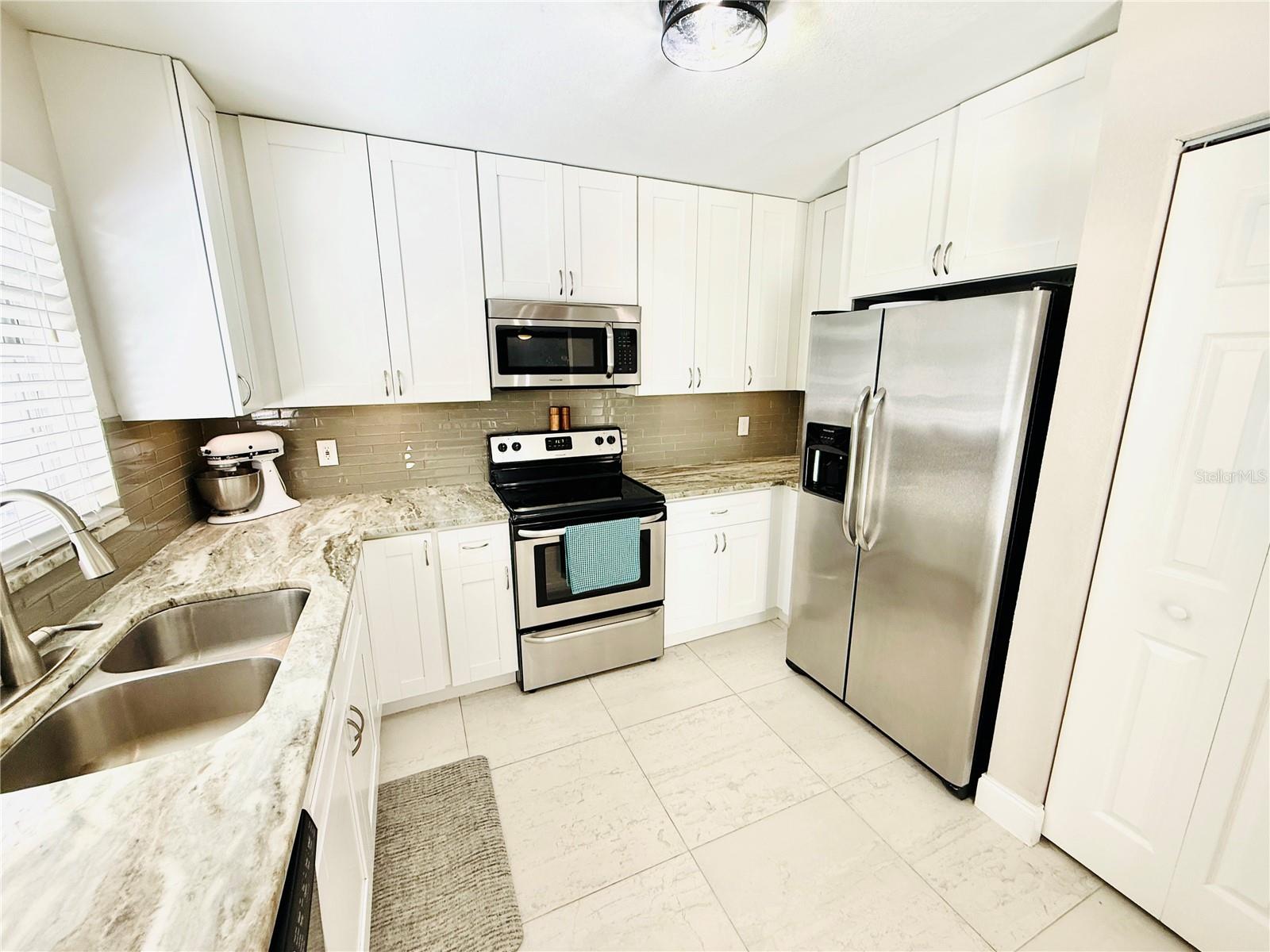 Image 10 of 33 For 14337 Diplomat Drive