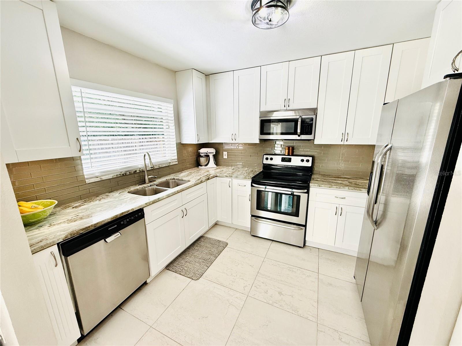 Image 11 of 33 For 14337 Diplomat Drive