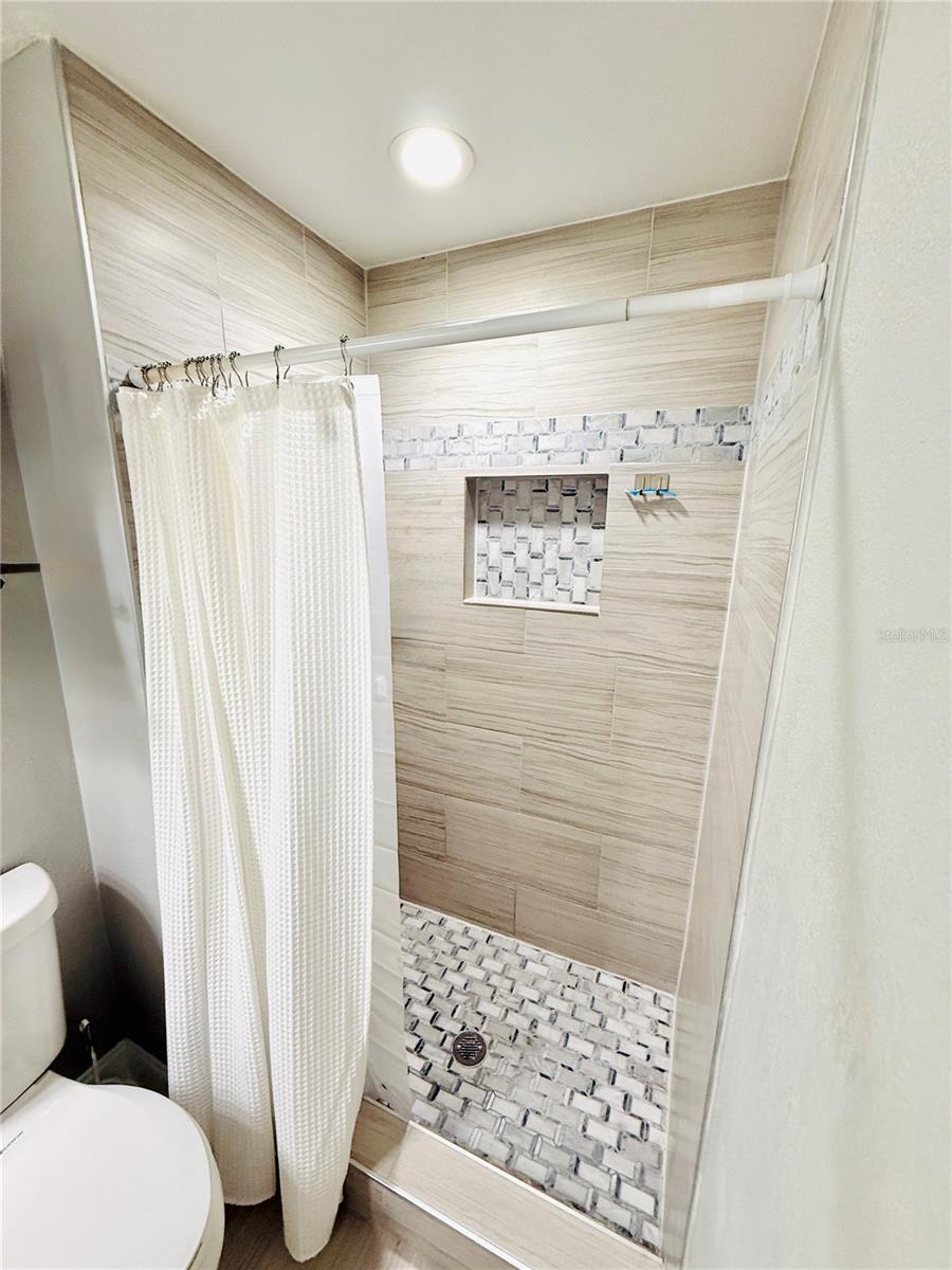 Image 17 of 33 For 14337 Diplomat Drive