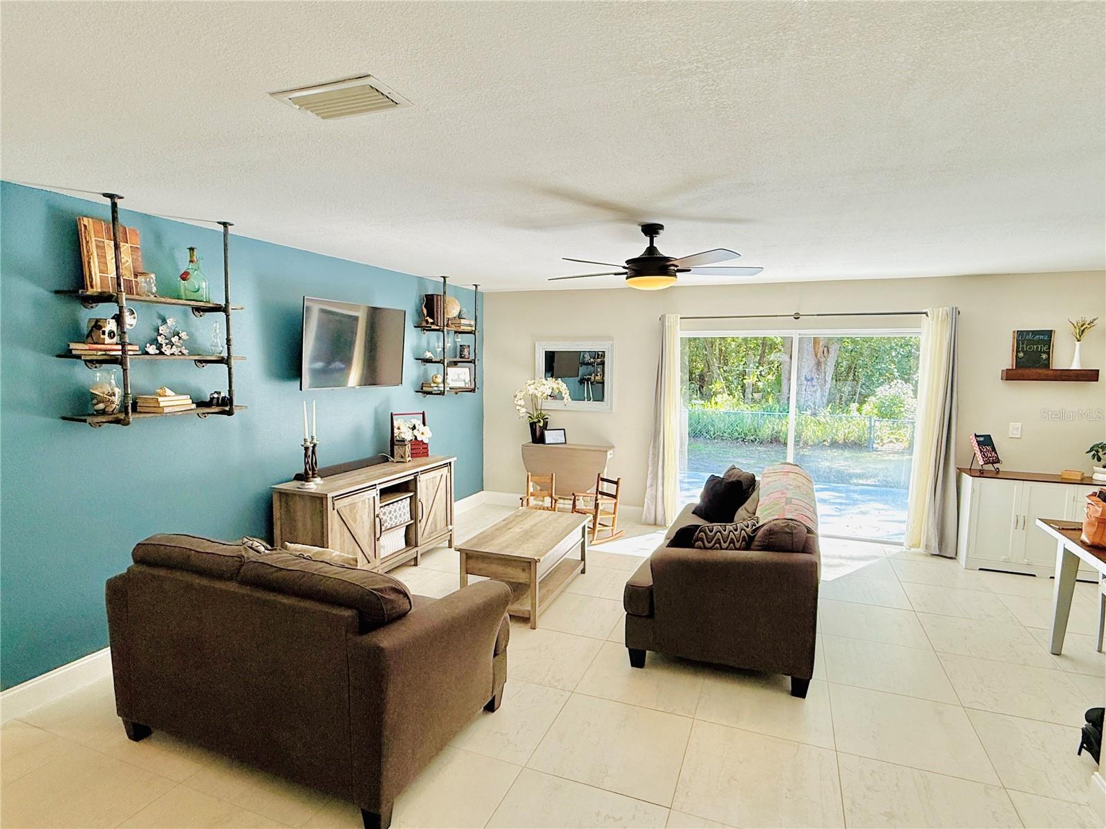 Image 7 of 33 For 14337 Diplomat Drive