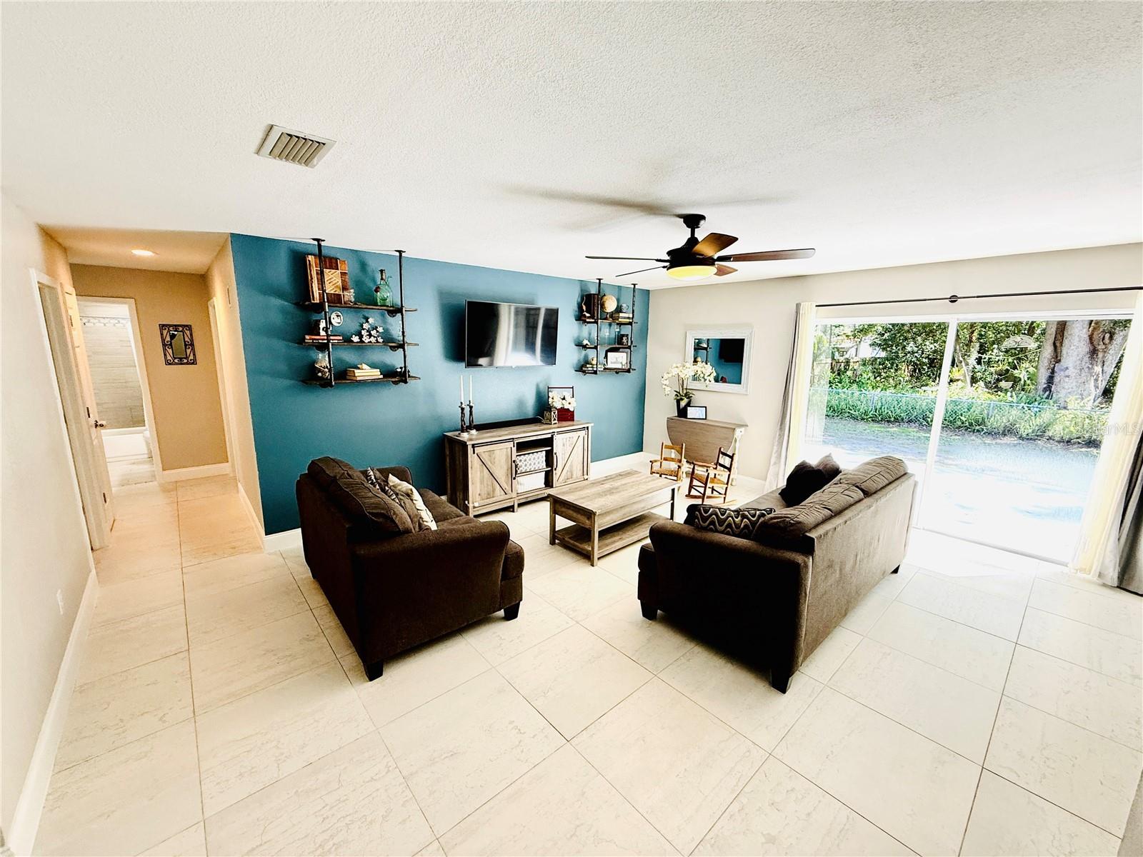 Image 9 of 33 For 14337 Diplomat Drive