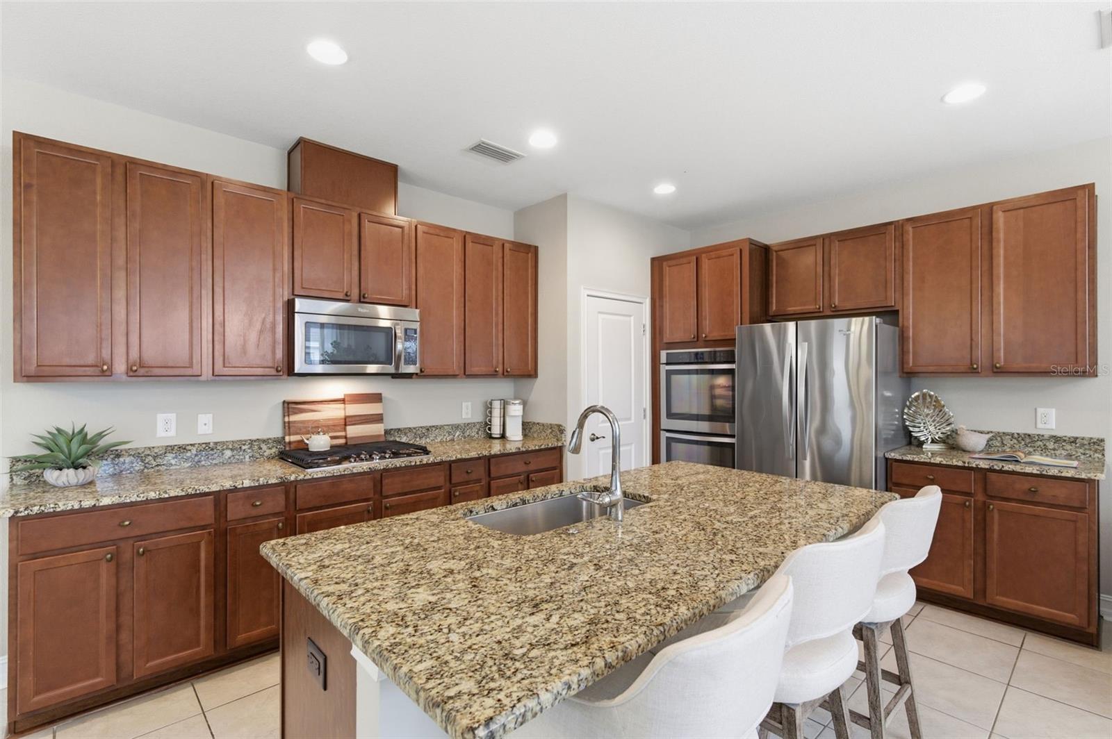 Listing photo id 12 for 29211 Perilli Place