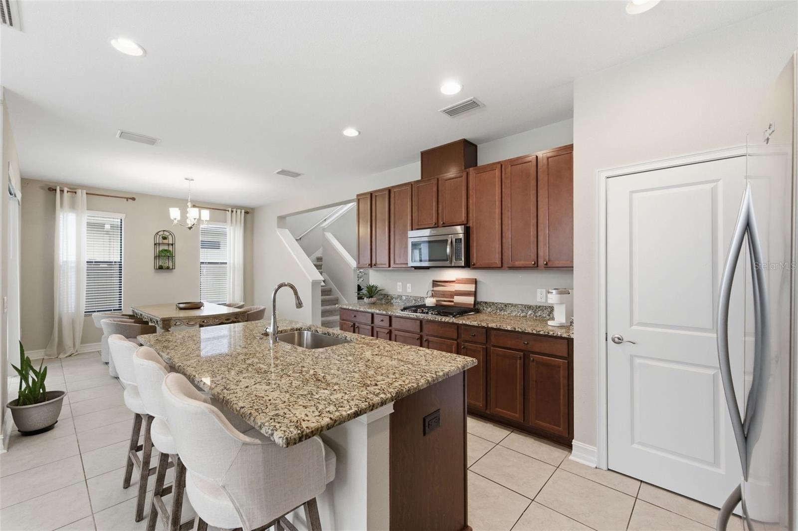 Listing photo id 13 for 29211 Perilli Place