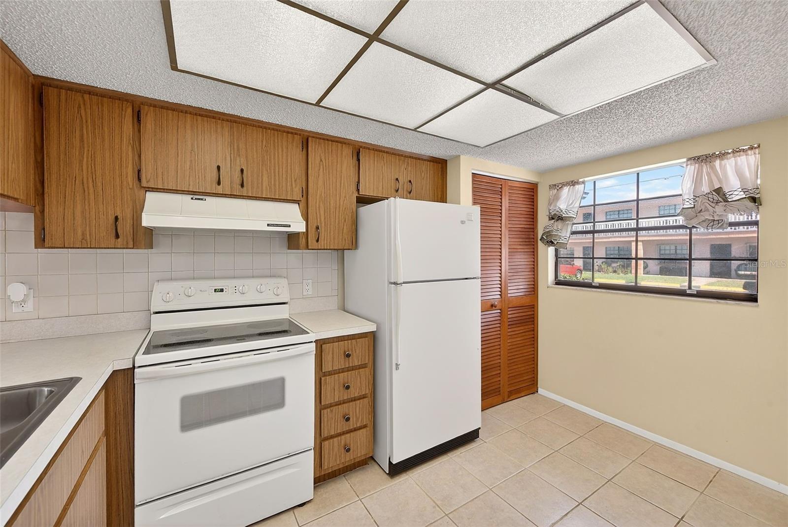 Listing photo id 8 for 13250 Ridge Road 10-4