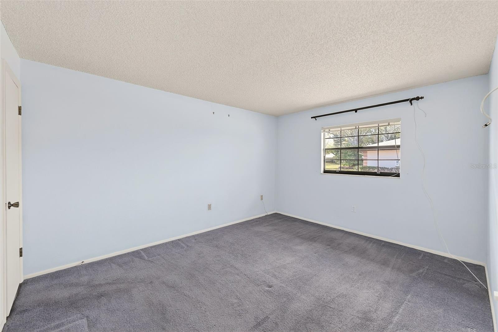 Listing photo id 11 for 13250 Ridge Road 10-4