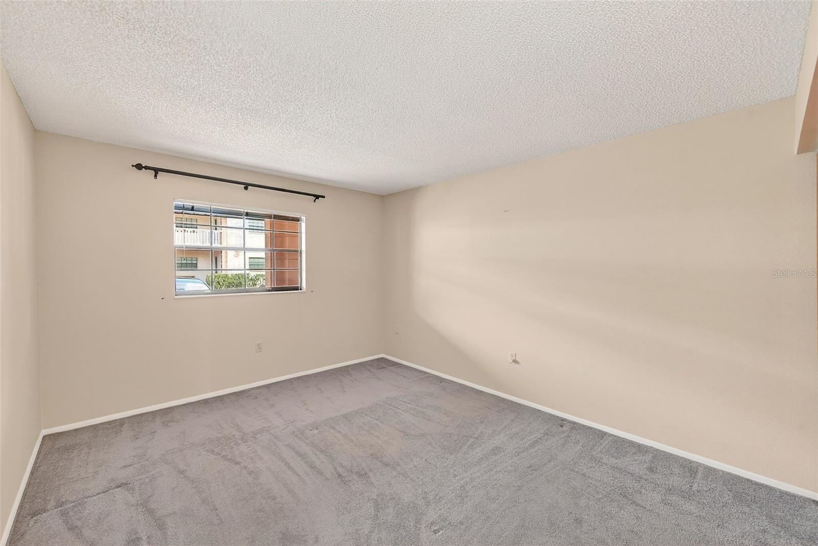 Listing photo id 15 for 13250 Ridge Road 10-4