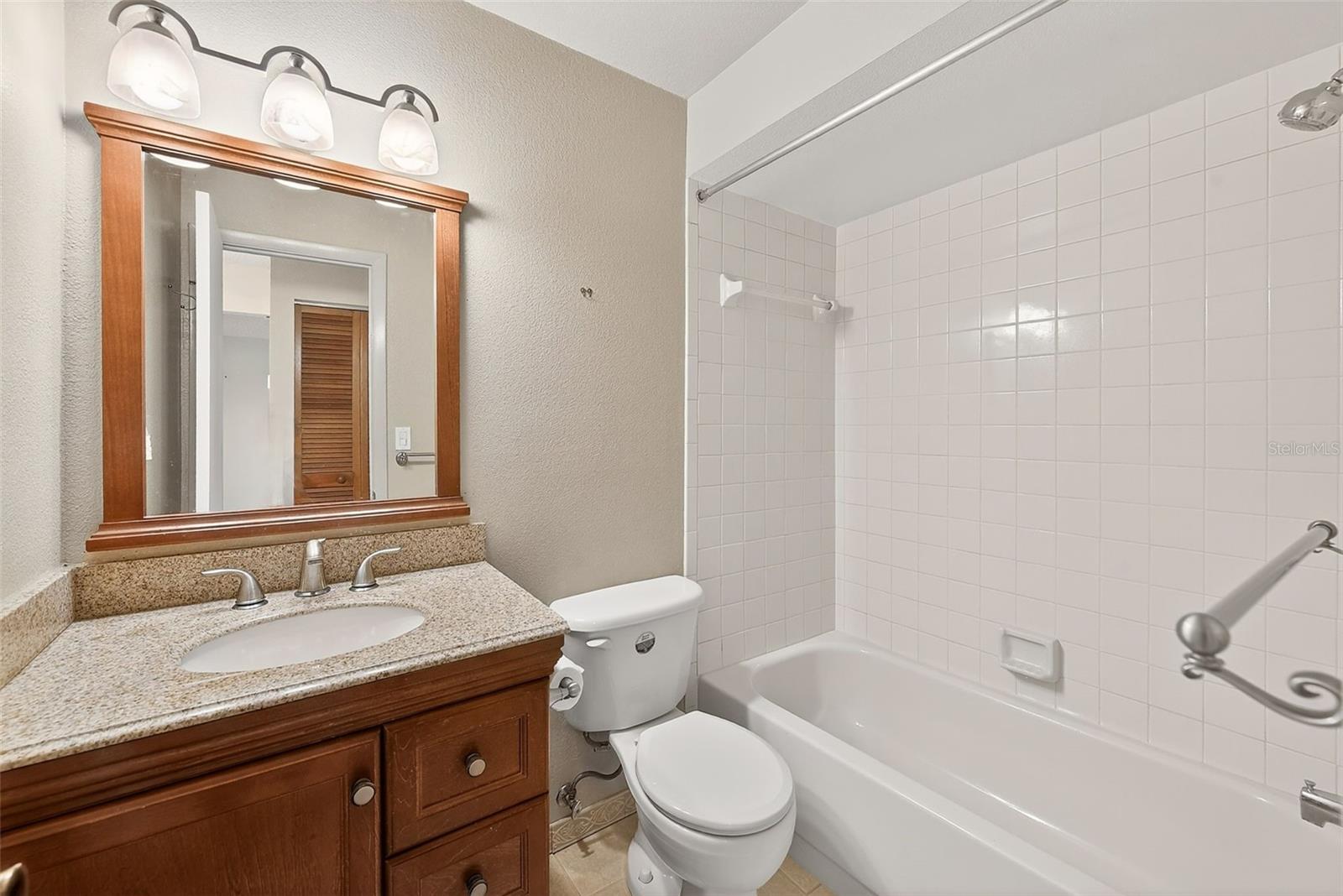 Listing photo id 16 for 13250 Ridge Road 10-4