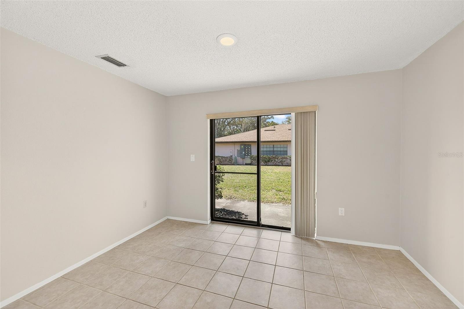 Listing photo id 5 for 13250 Ridge Road 10-4