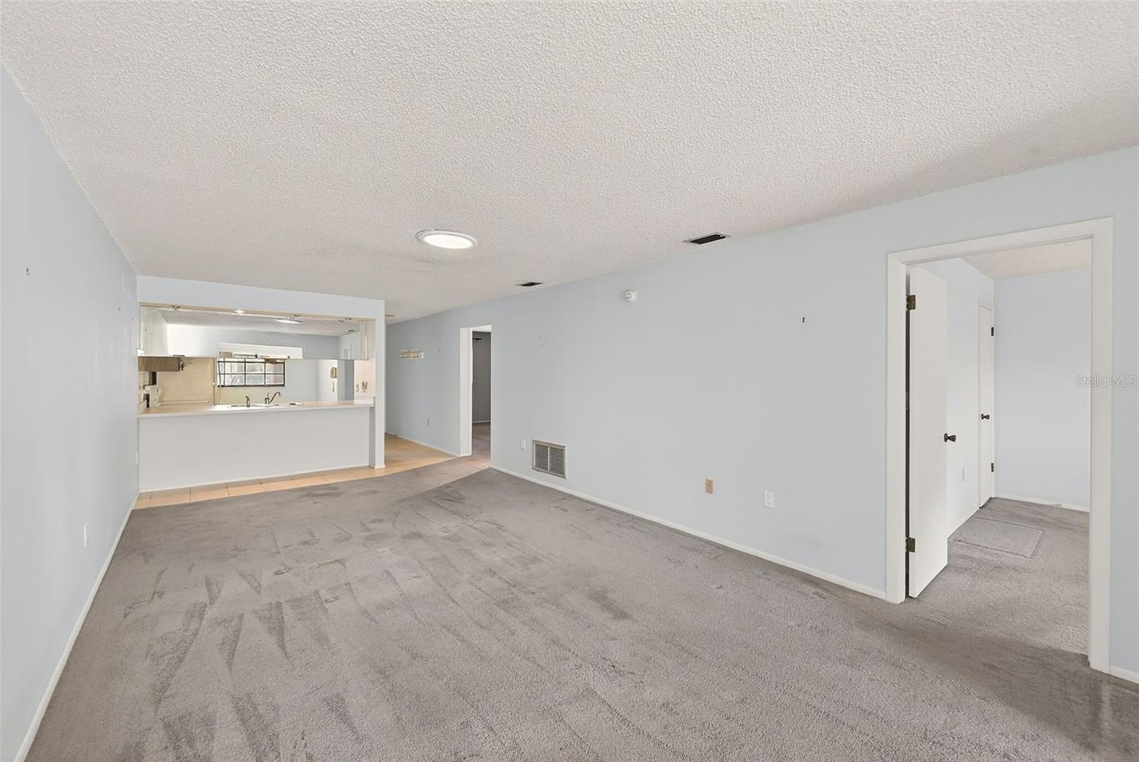 Listing photo id 6 for 13250 Ridge Road 10-4