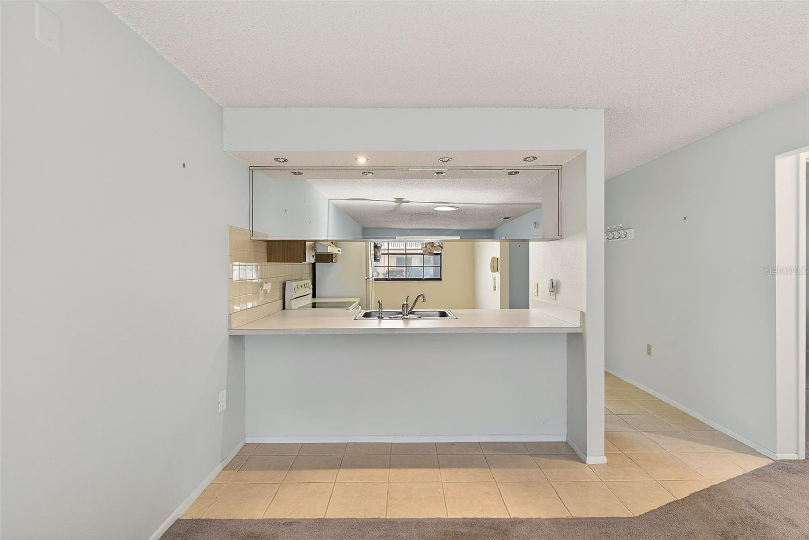 Listing photo id 7 for 13250 Ridge Road 10-4