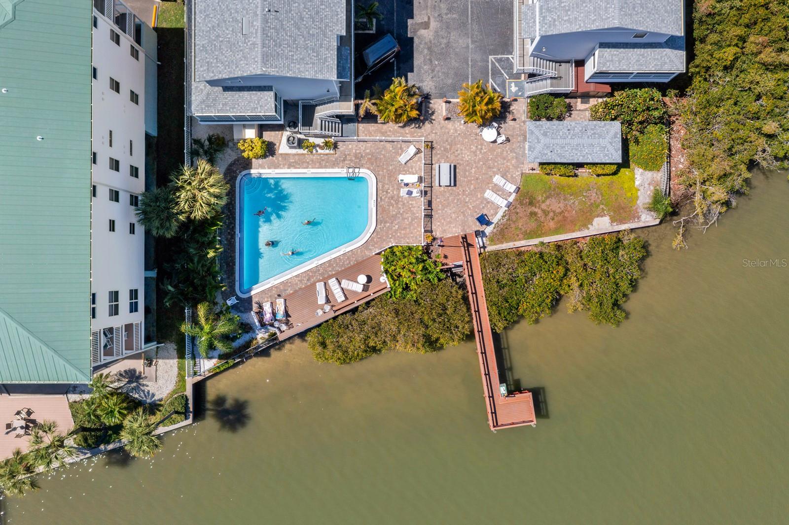 Image 17 of 22 For 19823 Gulf Boulevard 44