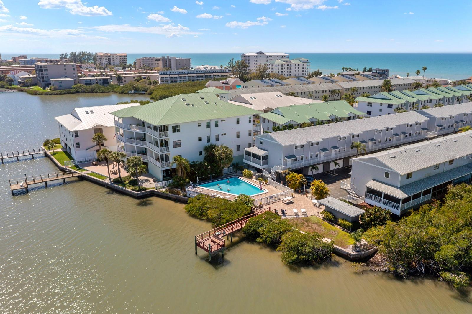 Image 20 of 22 For 19823 Gulf Boulevard 44