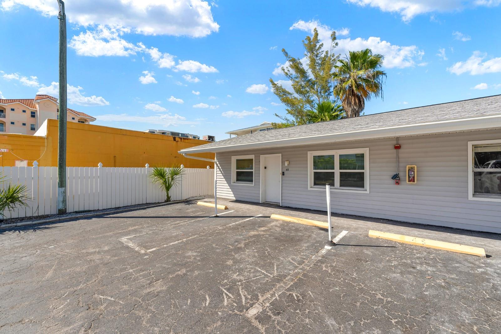 Image 21 of 22 For 19823 Gulf Boulevard 44