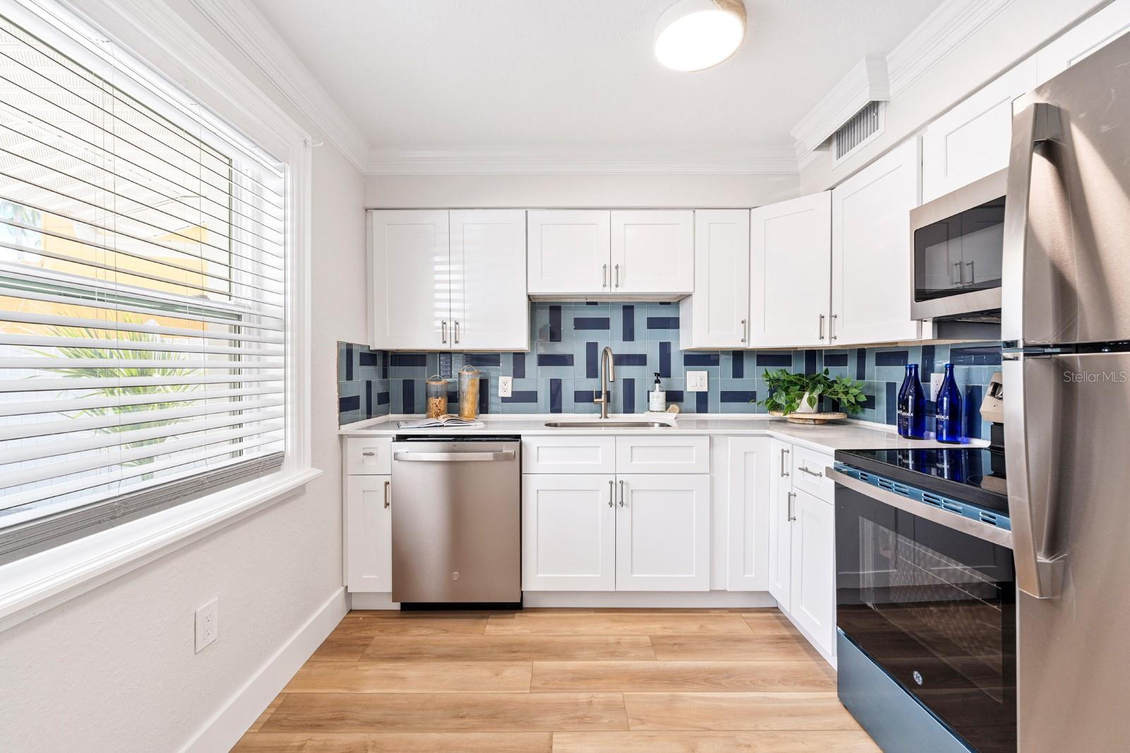 Image 9 of 22 For 19823 Gulf Boulevard 44