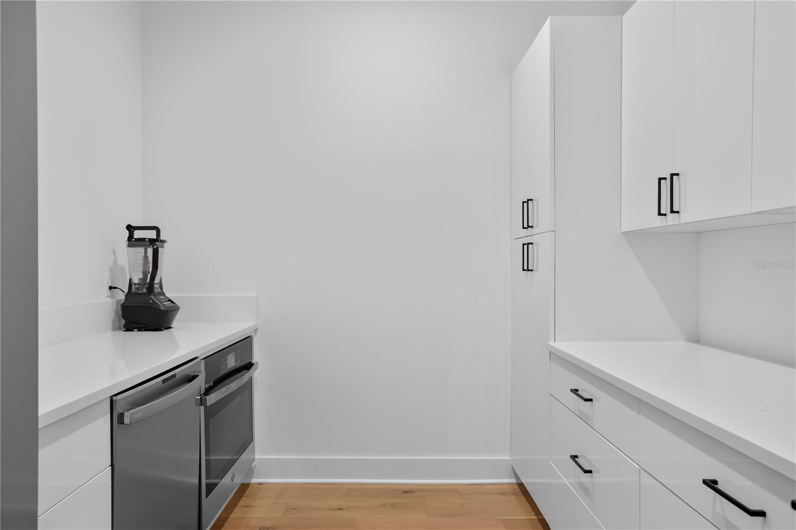 Image 26 of 98 For 3007 West Shore Boulevard